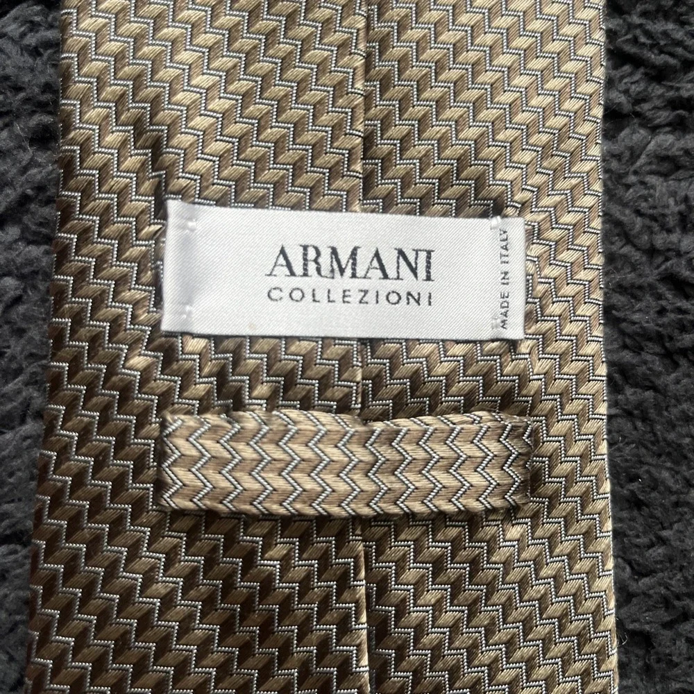 Armani Collezioni Necktie Mens Gold Geometric Silk Italy Luxury Designer Tie
